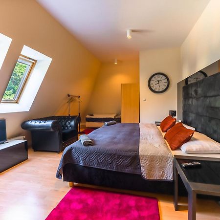 Lovely 4-Bedroom Flat In Historical Center With Stunning View Trenčín Eksteriør bilde