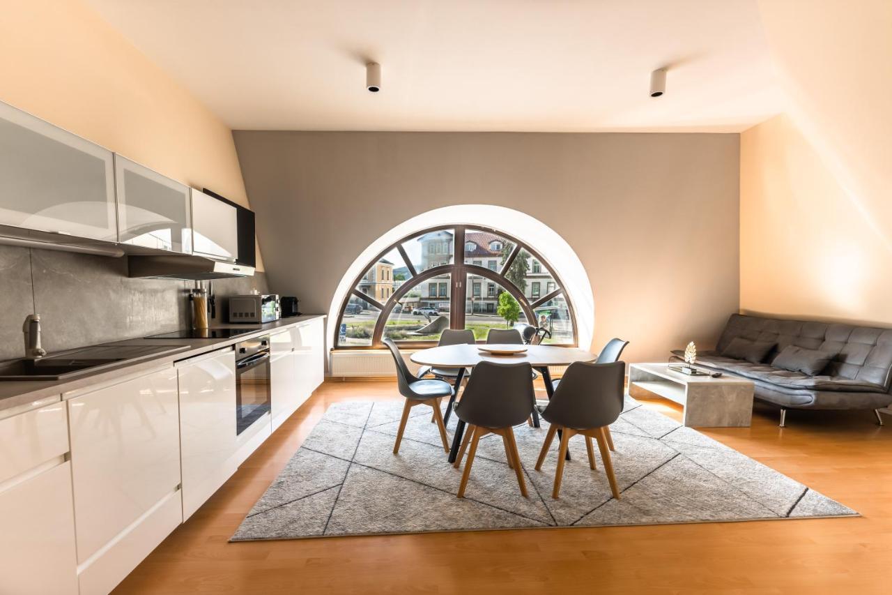 Lovely 4-Bedroom Flat In Historical Center With Stunning View Trenčín Eksteriør bilde