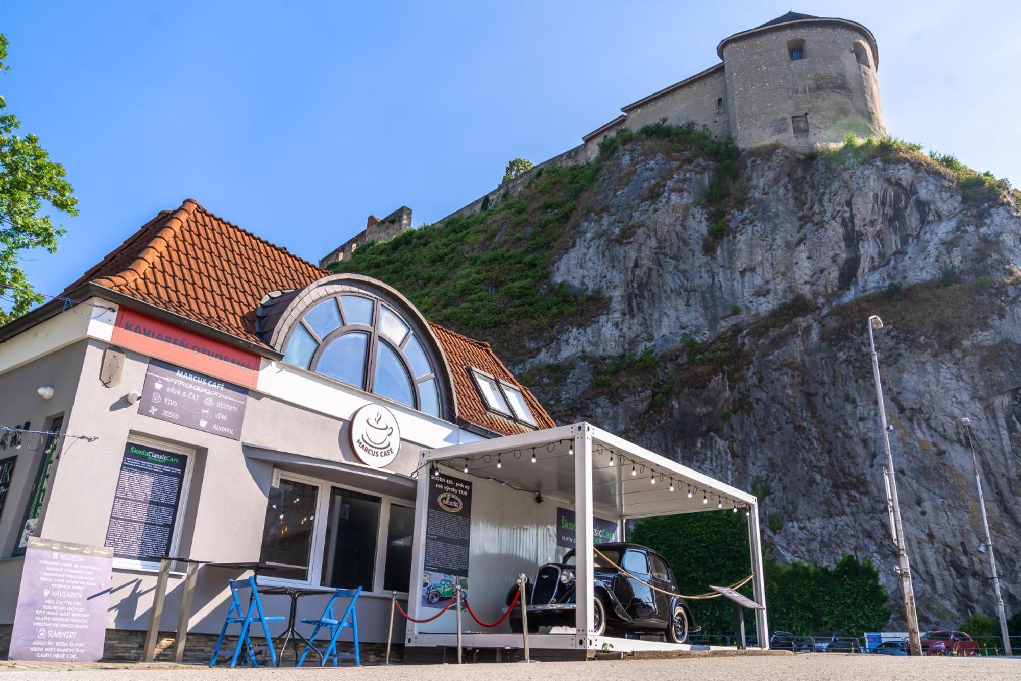 Lovely 4-Bedroom Flat In Historical Center With Stunning View Trenčín Eksteriør bilde